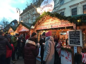 Košice-Vianoce-trhy-víno-punč-medovina-čaj