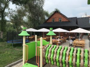 pimpi-cestovanie-bábo-bábätko-tipy-blog-bešeňová-thermal park-hotel-kúpalisko-tobogány-jedlo-lehátka-liptov-plot-vodný svet-wellness-detské vyžitie-zážitky-zábava