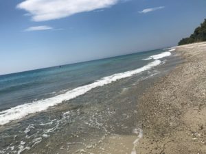 pimpi-cestovanie-bábo-bábätko-blog-mama na cestách-grécko-chalkidiki-halkidiki-mendi beach-sdeťmi-recenzia-super detský kútik-hydina-zléubytovanie-zléjedlo