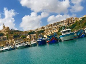 pimpi-bábo-bábätko-cestovanie-cestovateľský blog-mama na cestách-cestovanie s bábätkom-malta-gozo-comino-maltský rytieri-kam s deťmi na malte-lunapark-marsaxlokk-ramla beach-mellieha-popeye village-marsalform-fuzzu-farebné loďky-rybolov