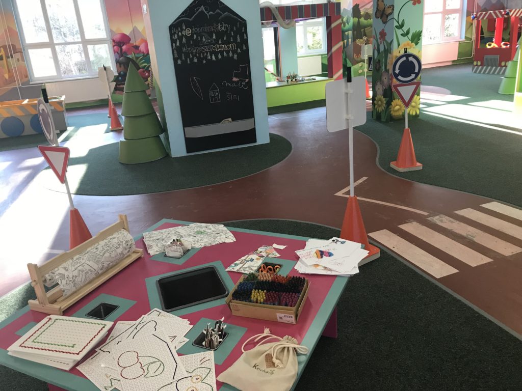 pimpi-bábo-bábätko-cestovanie-cestovanie s bábätkom-tatry-tatranská lomnica-galéria dobrá hračky-recenzia-super miesto-miesto pre deto-baby friendly-top-hry s rozumom-obchod-zábava-ihrisko