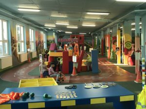 pimpi-bábo-bábätko-cestovanie-cestovanie s bábätkom-tatry-tatranská lomnica-galéria dobrá hračky-recenzia-super miesto-miesto pre deto-baby friendly-top-hry s rozumom-obchod-zábava-ihrisko