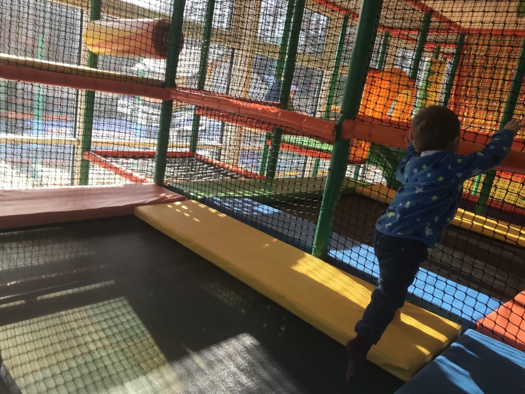 pimpi-bábo do sveta-cestovanie-mama blog-cestuj s deťmi-tatry-slovensko-stará lesná-detský kútik-kinderland-zážitky-zábava-wellness-soľná jaskyňa-hotel lesana-lesana-bábätko-cestovanie s bábom